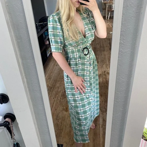 green emerald velvet dress Moon River Riley Dress X-Small